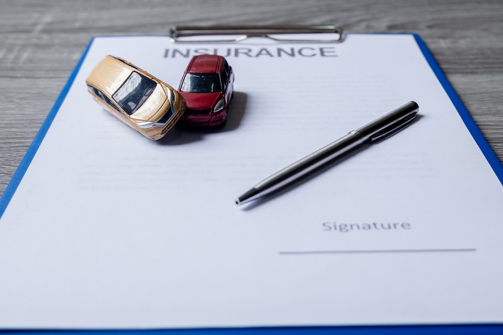 Résiliation en cours d'année des contrats d'assurance: Comprendre les règles et implications légales